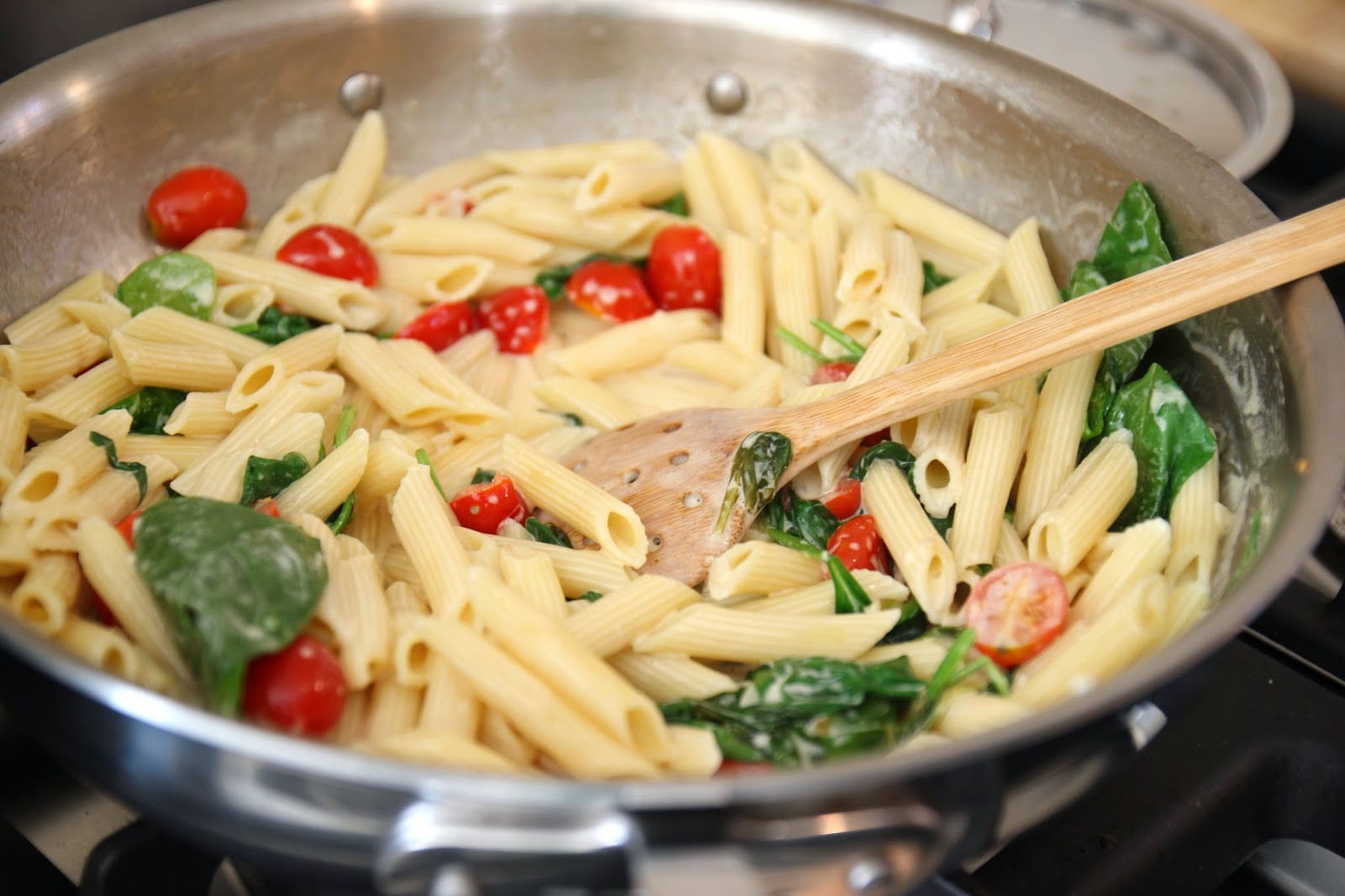 Tomato and spinach pasta 