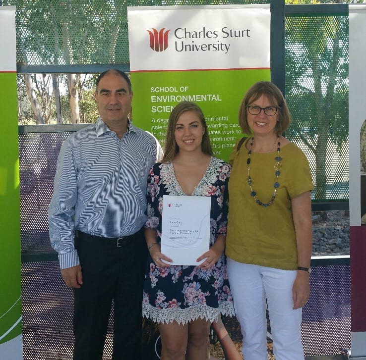 CSU student in Albury-Wodonga, Laura Coop, receiving a Faculty of Science Executive Dean's Award.