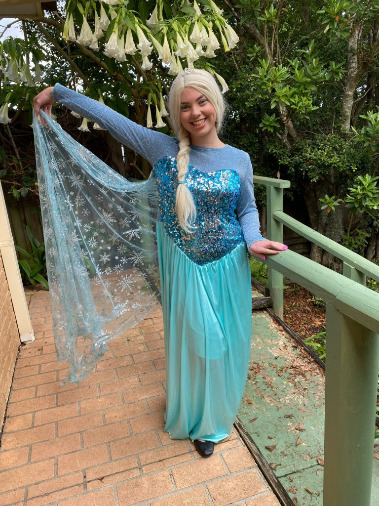Sophie dressing as 'Elsa' for children's birthday parties.